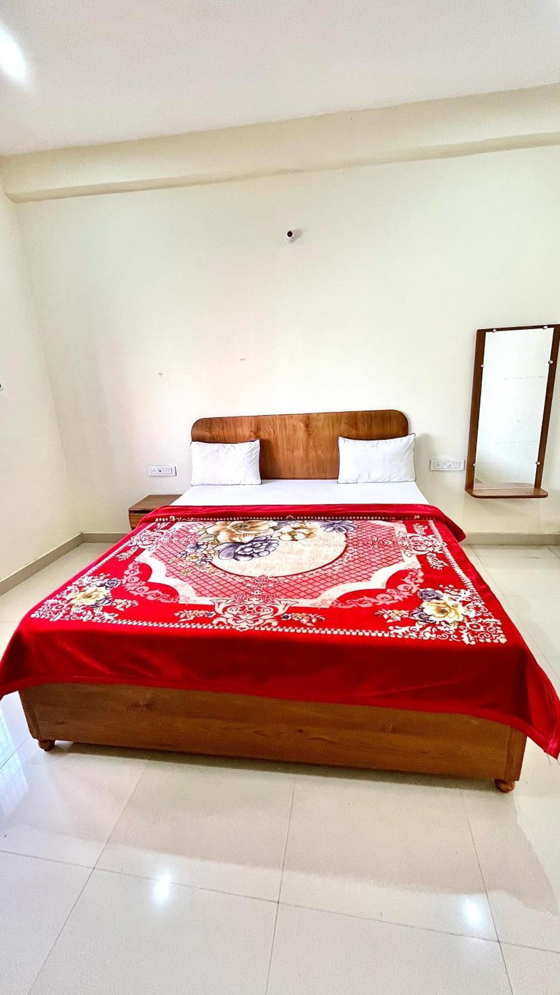 Aditya Palace オルチャ エクステリア 写真